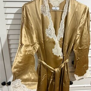 AMAZING 100 % SILK SELITE ROBE WITH LACE MADE IN ITALY SIZE 44 USA S/M NEW
